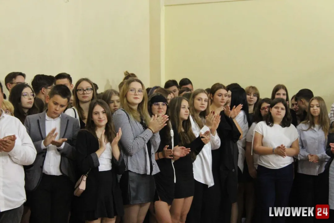 Wybrzmiał pierwszy dzwonek. Uczniowie ZSOiZ rozpoczęli rok szkolny