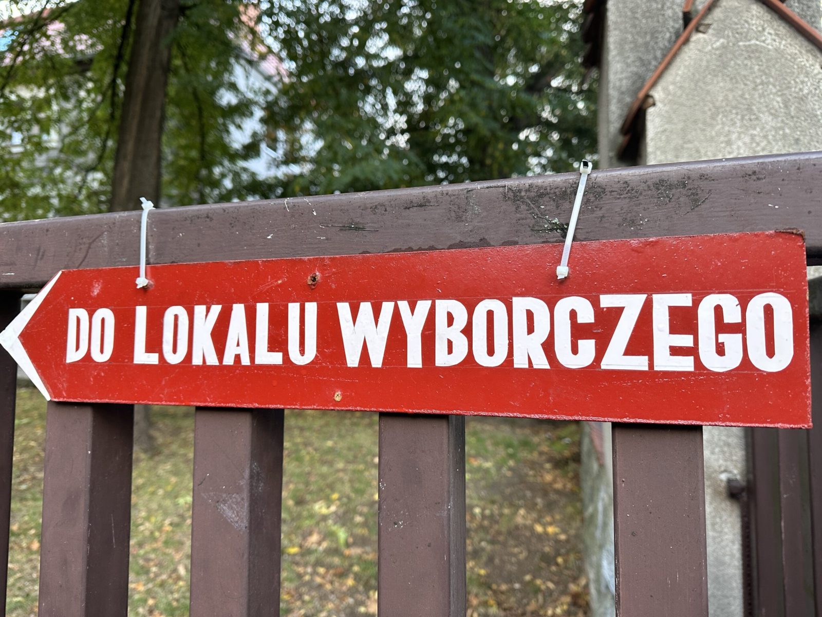 PADŁ REKORD: Znamy frekwencję na godzinę 17:00 w powiecie lwóweckim