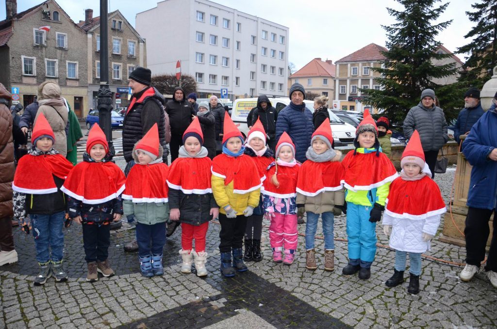 Magiczny Jarmark Bożonarodzeniowy w Mirsku – świąteczna atmosfera mimo kapryśnej pogody