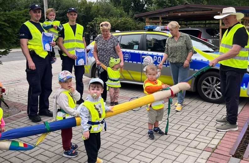 Bezpieczeństwo od najmłodszych lat. Policjanci odwiedzili Klub Malucha „Gniazdko” w Mirsku