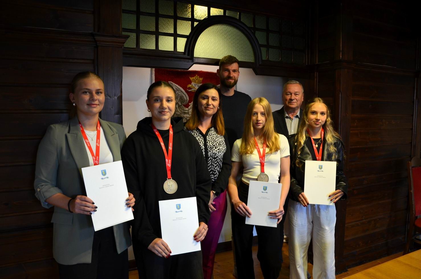 Spotkanie Burmistrza Mirska z młodymi sportowcami – uznanie dla talentu i ciężkiej pracy