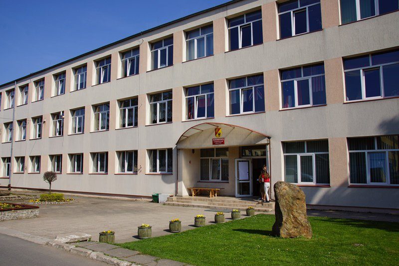 Konkurs na dyrektora Zespołu Szkół Ekonomiczno-Technicznych w Rakowicach Wielkich
