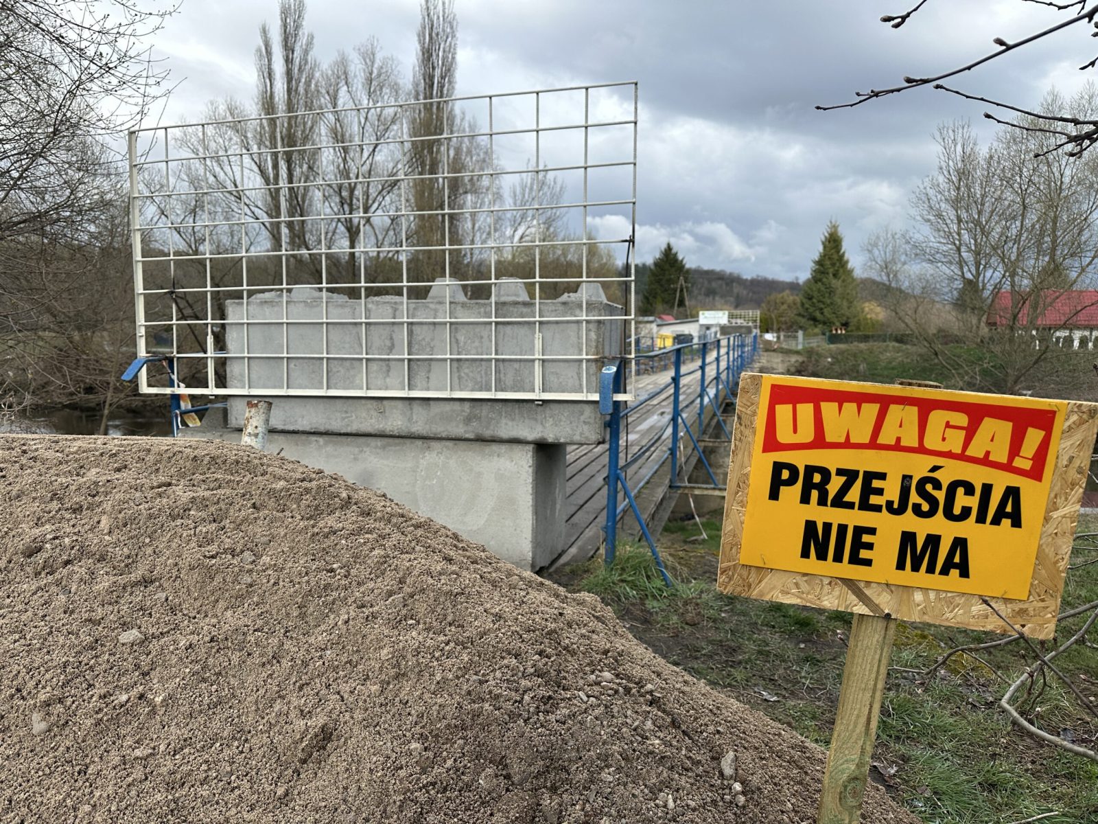 Kładka nad Bobrem znów z opóźnieniem. Mieszkańcy poczekają do przyszłej wiosny